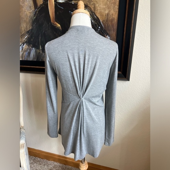 Like New Neiman Marcus Gray Sweater Size M - Picture 1 of 5